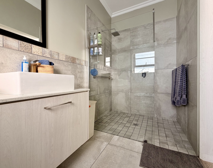 3 Bedroom Property for Sale in Sandbaai Western Cape